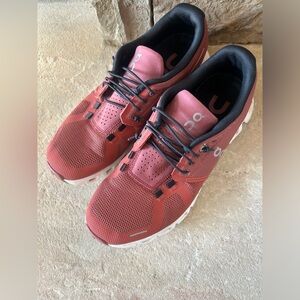 On cloud women’s size 8